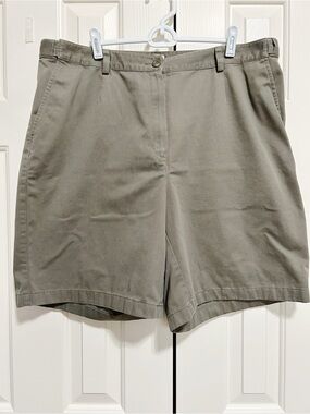 LL Bean Original Fit Shorts 100% Cotton 18W Olive Green Preppy Coastal Classic